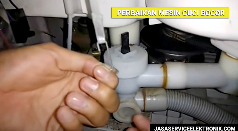 Service Mesin Cuci Bocor